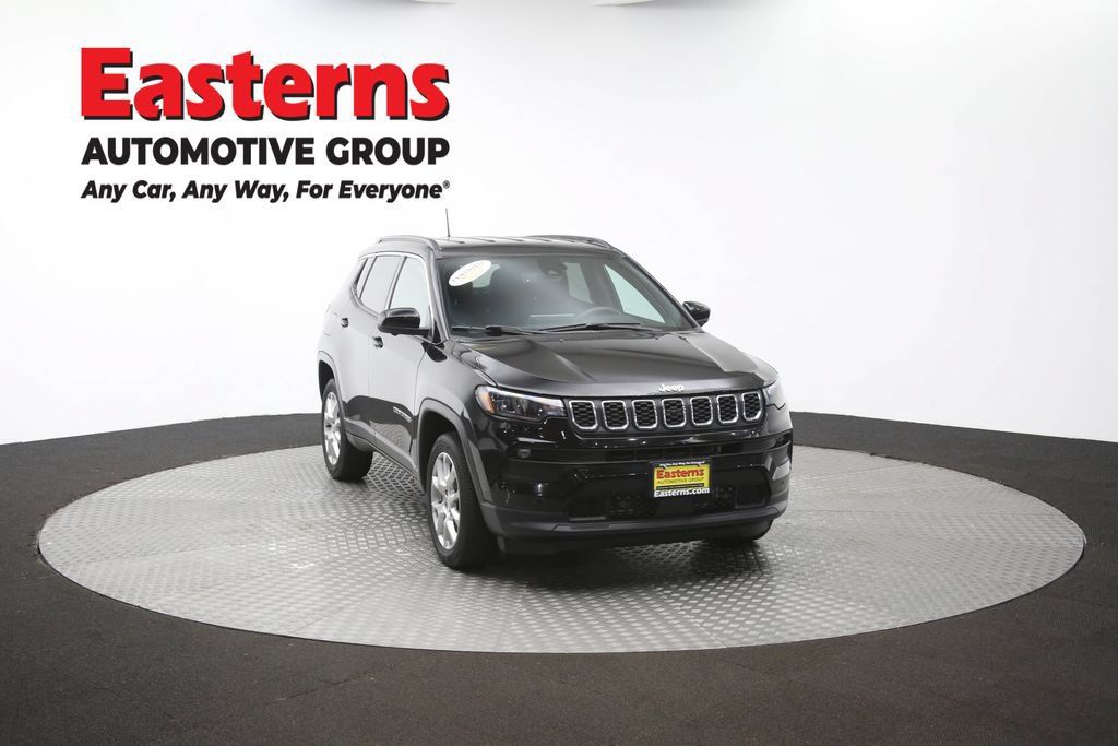 Used 2024 Jeep Compass Latitude AWD/4WD image 49