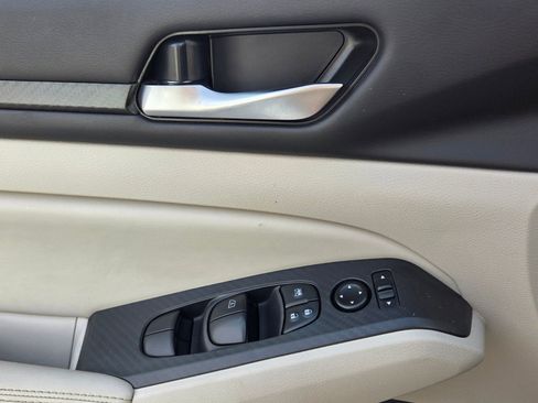 Used 2025 Nissan Altima 2.5 SV image 29