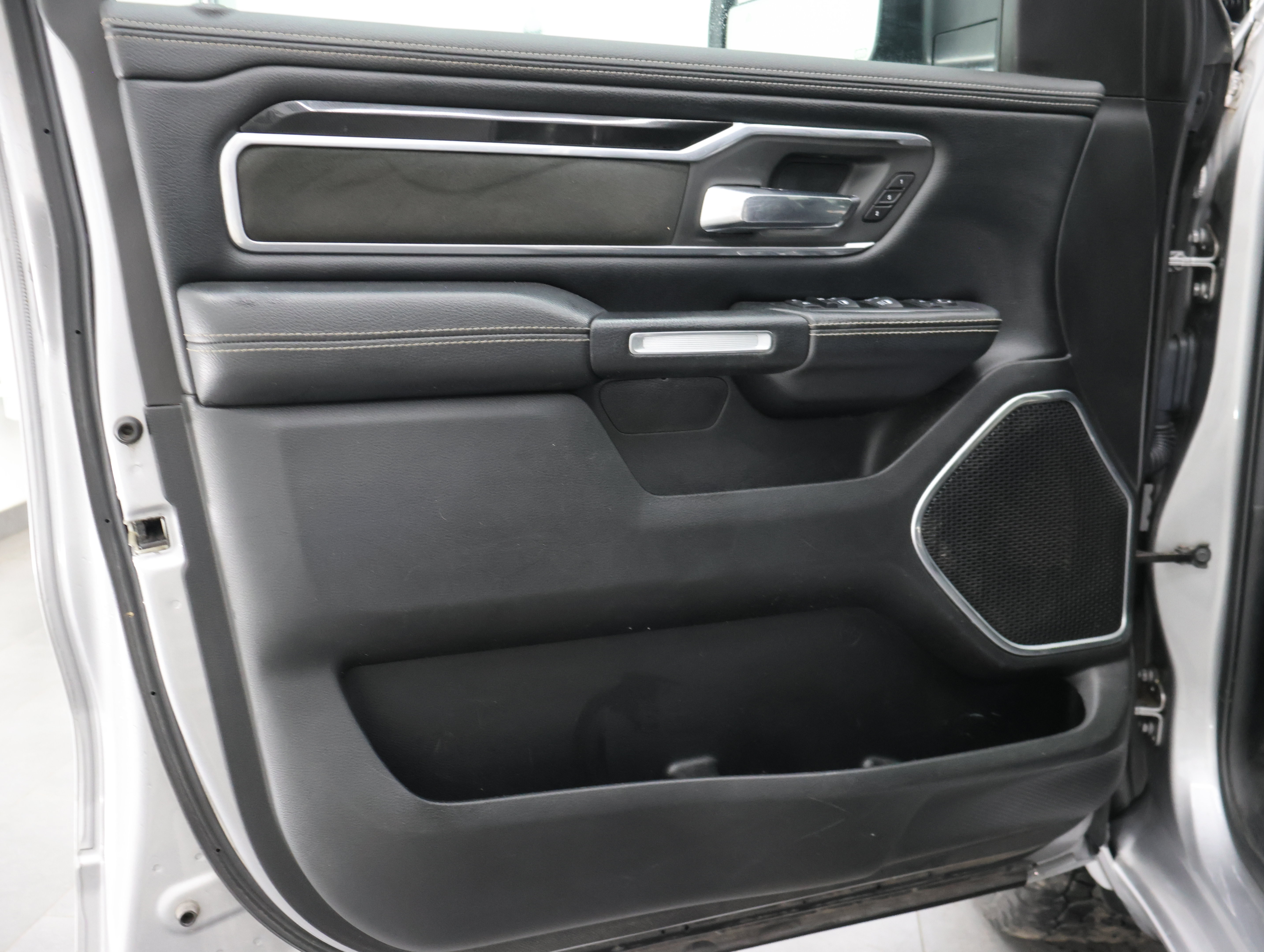 Used 2019 RAM 1500 Laramie w/ Sport Appearance Package AWD/4WD image 37