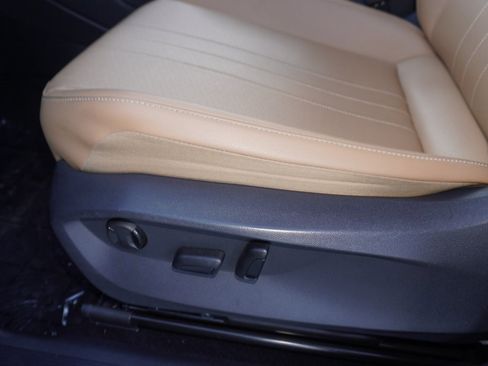 Used 2022 Volkswagen Tiguan SE image 13