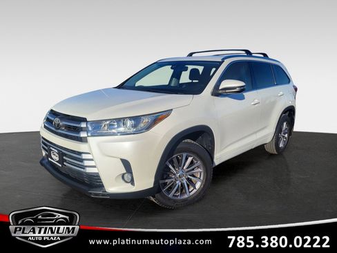 Used 2018 Toyota Highlander XLE image 1