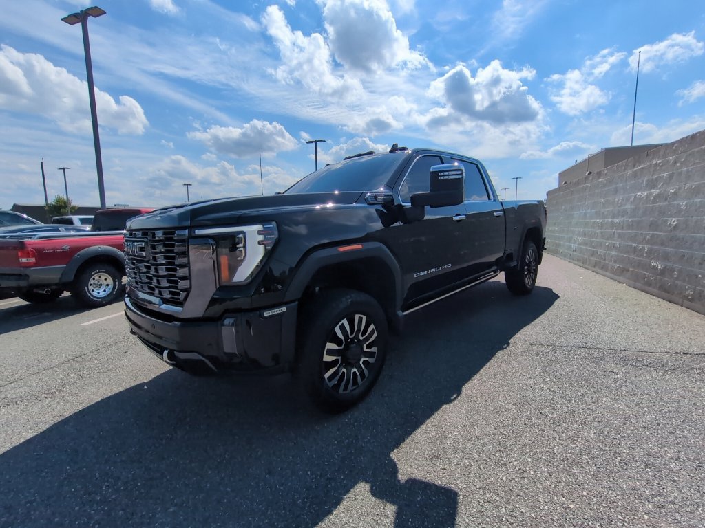 Used 2024 GMC Sierra 2500 Denali Ultimate AWD/4WD image 8