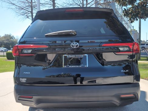 Certified 2024 Toyota Grand Highlander XLE image 9