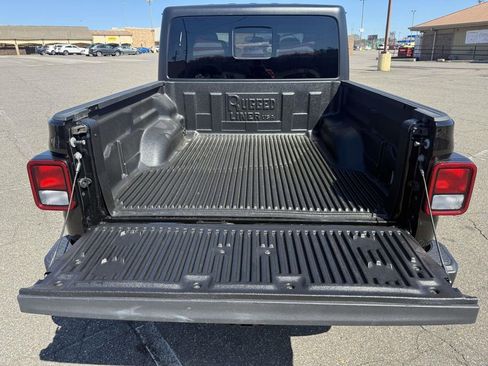 Used 2022 Jeep Gladiator Sport image 10