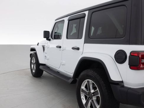Used 2018 Jeep Wrangler Unlimited Sahara AWD/4WD image 13