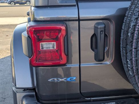 Used 2022 Jeep Wrangler Unlimited Sahara w/ Cold Weather Group image 5