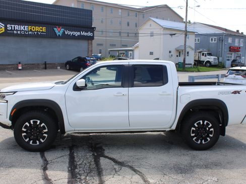 Certified 2022 Nissan Frontier PRO-4X w/ Technology Package AWD/4WD image 2
