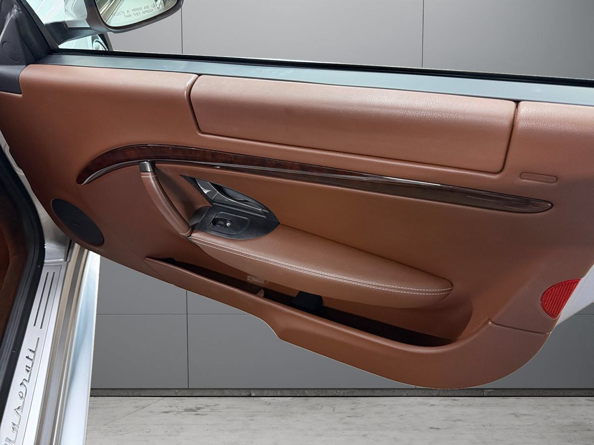 Used 2010 Maserati GranTurismo S RWD image 9