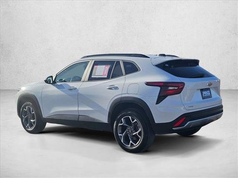 Used 2025 Chevrolet Trax LT image 8