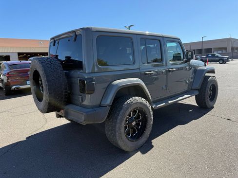 Used 2019 Jeep Wrangler Unlimited Sahara AWD/4WD image 5