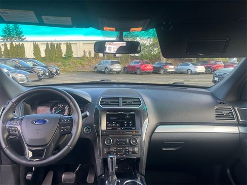 Used 2016 Ford Explorer XLT w/ Equipment Group 202A image 20