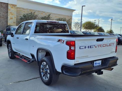 Used 2024 Chevrolet Silverado 2500 Custom w/ Custom Value Package image 5