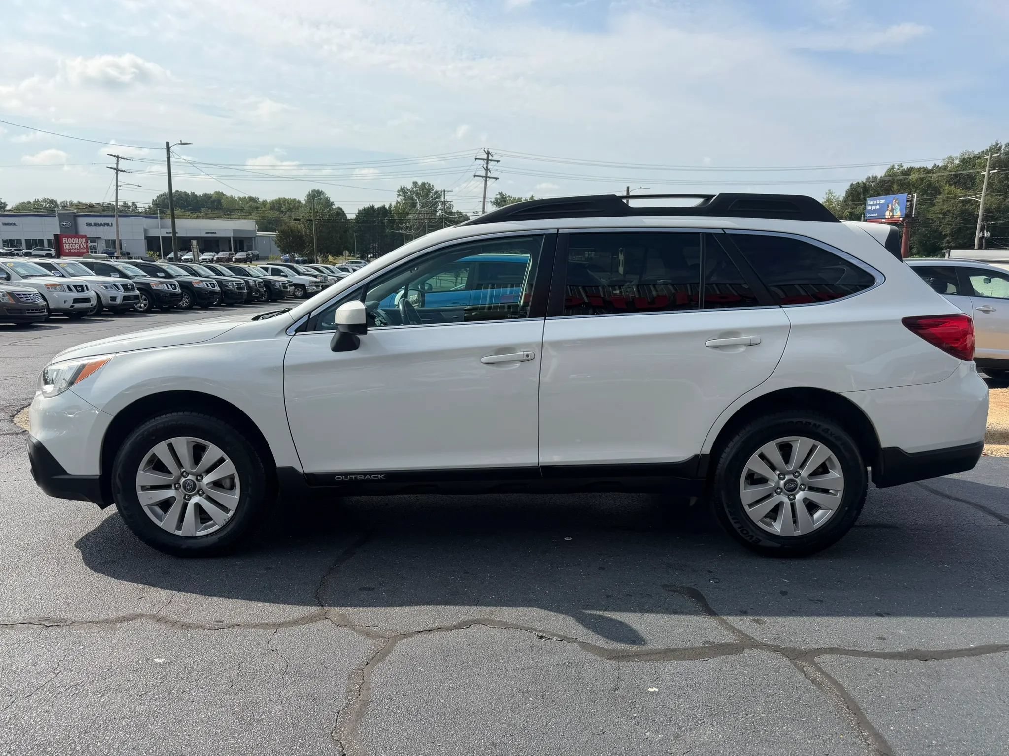 Used 2017 Subaru Outback 2.5i Premium AWD/4WD image 4