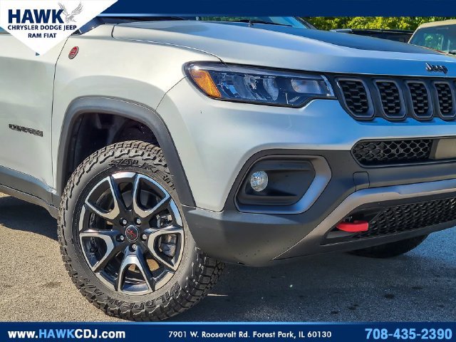 Used 2025 Jeep Compass Trailhawk AWD/4WD image 3