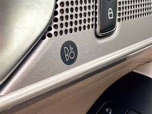 Used 2022 Ford Explorer Limited image 18