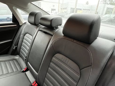 Used 2018 Volkswagen Passat 3.6 SEL Premium image 33