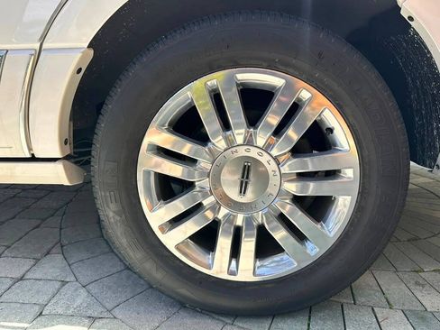 Used 2014 Lincoln Navigator 2WD image 40