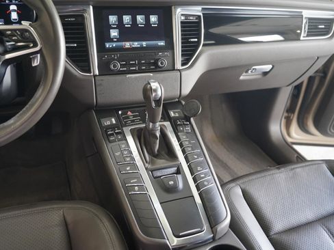 Used 2018 Porsche Macan AWD/4WD image 22