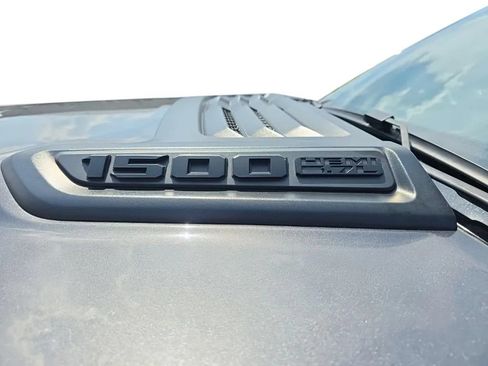 Used 2019 RAM 1500 Laramie AWD/4WD image 9