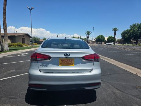 Used 2017 Kia Forte LX w/ LX Popular Package FWD image 6