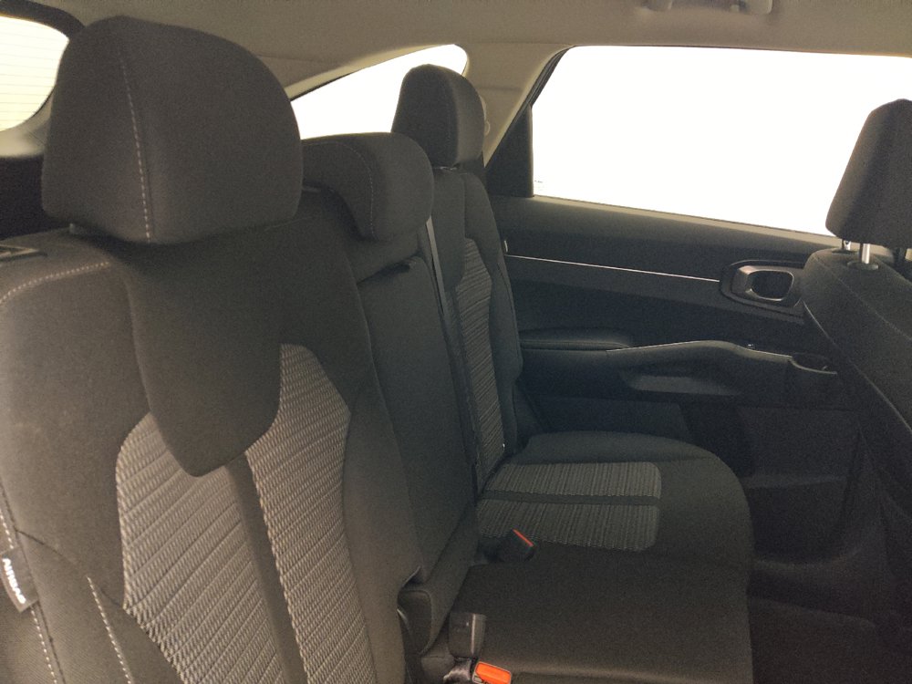 Used 2024 Kia Sorento LX FWD image 19
