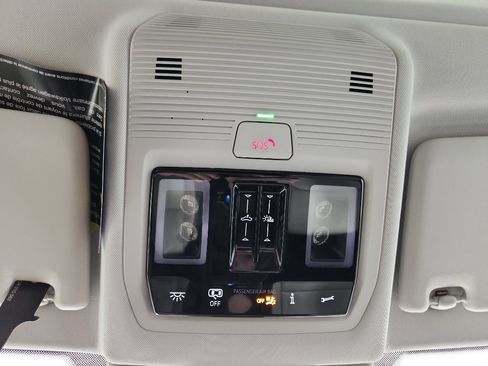 New 2025 Volkswagen Tiguan SE image 29