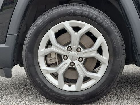 Used 2024 Jeep Compass Latitude AWD/4WD image 6