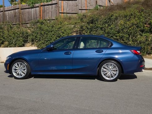 Used 2023 BMW 330i Sedan w/ Convenience Package image 28