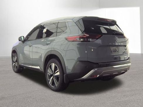 Used 2023 Nissan Rogue Platinum image 3