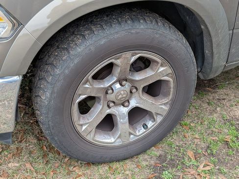 Used 2014 RAM 1500 Laramie w/ Convenience Group image 6