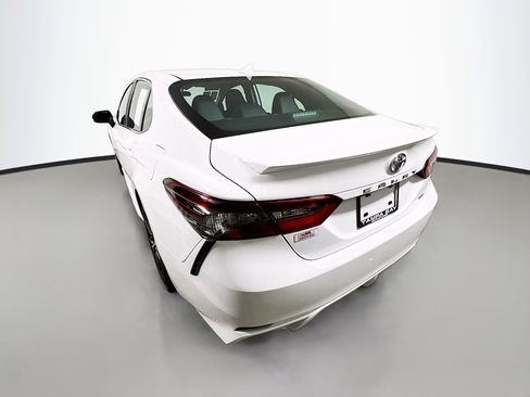 Used 2024 Toyota Camry SE FWD image 8
