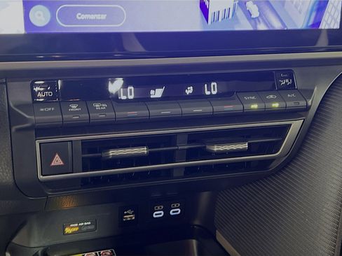 Used 2025 Toyota Camry SE w/ Multimedia Upgrade Package image 26