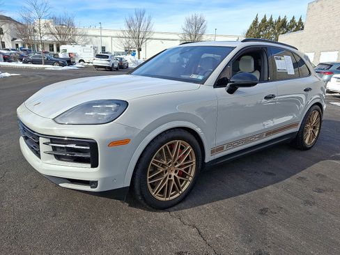 Used 2024 Porsche Cayenne S image 3