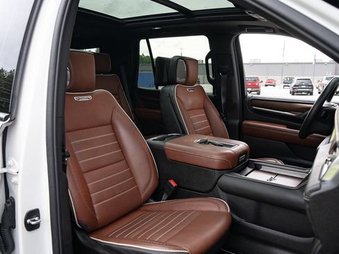 Used 2024 GMC Yukon Denali Ultimate AWD/4WD image 45