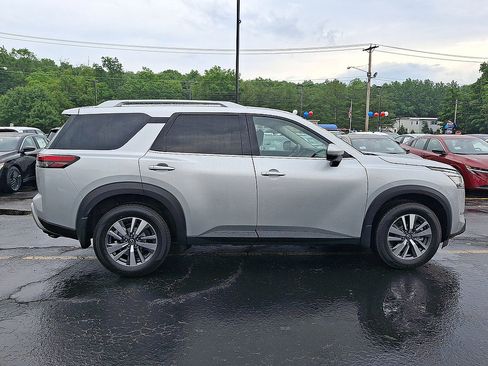 Used 2024 Nissan Pathfinder SL w/ Cargo Package AWD/4WD image 26
