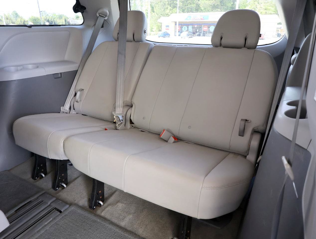 Used 2015 Toyota Sienna XLE FWD image 24
