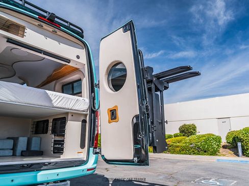 Used 2024 Mercedes-Benz Sprinter 2500 image 28