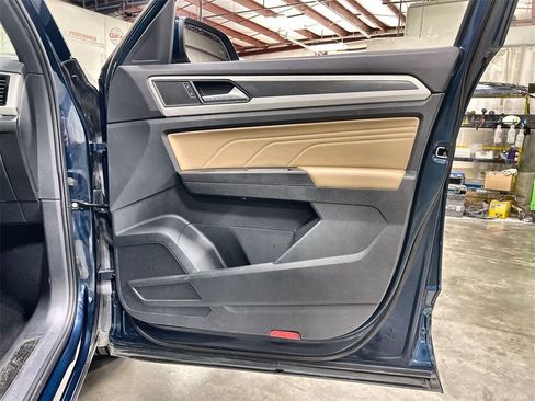 Used 2022 Volkswagen Atlas Cross Sport SEL R-Line image 31