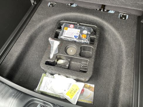 Used 2024 Jeep Compass Latitude image 40