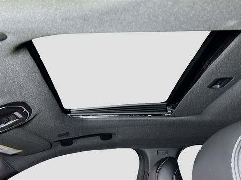 New 2025 Jeep Grand Cherokee 4WD image 25