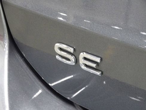 Used 2022 Volkswagen Taos SE w/ Panoramic Sunroof Package image 45