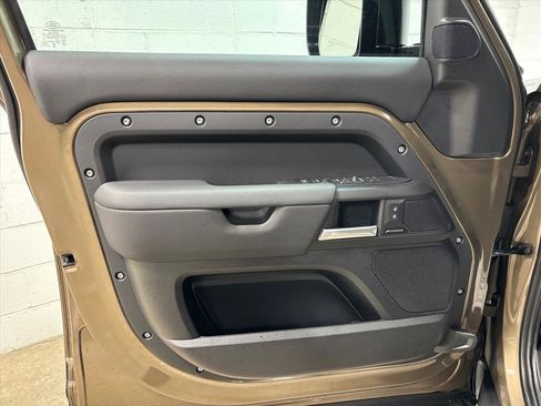 Used 2026 Land Rover Defender 110 S image 25