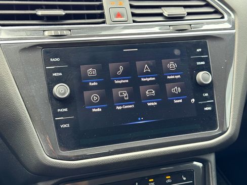 Used 2022 Volkswagen Tiguan SE image 27