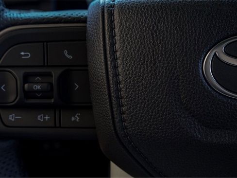 Used 2025 Toyota Tacoma TRD Sport image 18