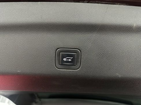 Used 2023 Chevrolet Suburban High Country image 45