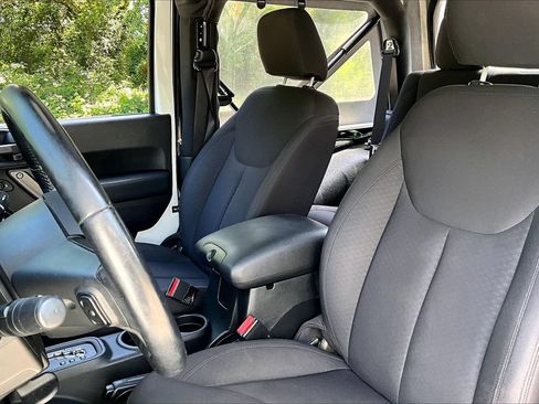 Used 2017 Jeep Wrangler Sport w/ Connectivity Group AWD/4WD image 16