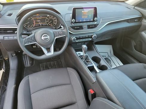 Used 2025 Nissan Altima 2.5 SV FWD image 17