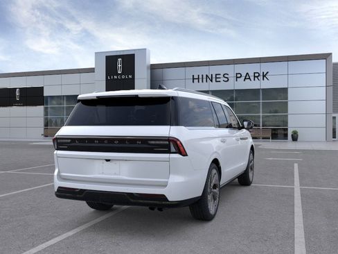 New 2026 Lincoln Navigator L Black Label AWD/4WD image 8