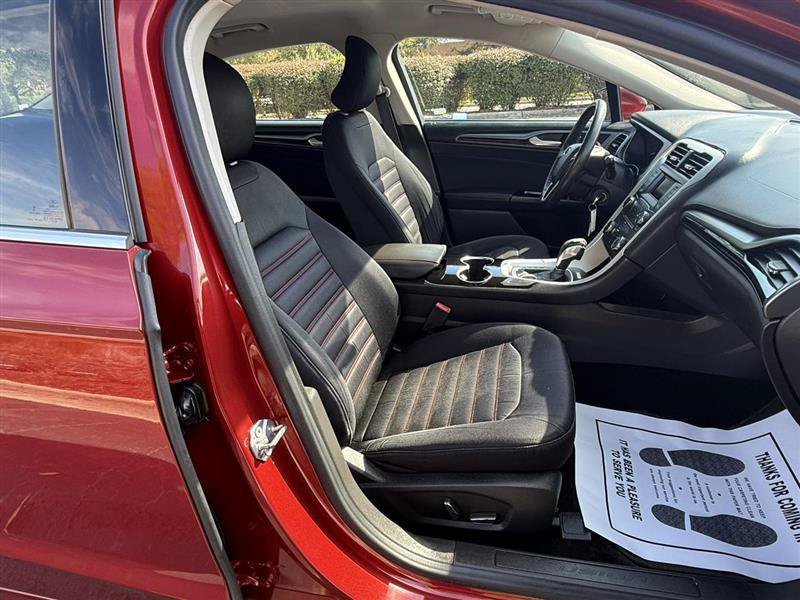 Used 2016 Ford Fusion SE w/ Equipment Group 201A FWD image 9
