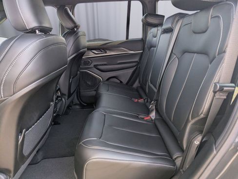 New 2026 Jeep Grand Cherokee Limited RWD image 16